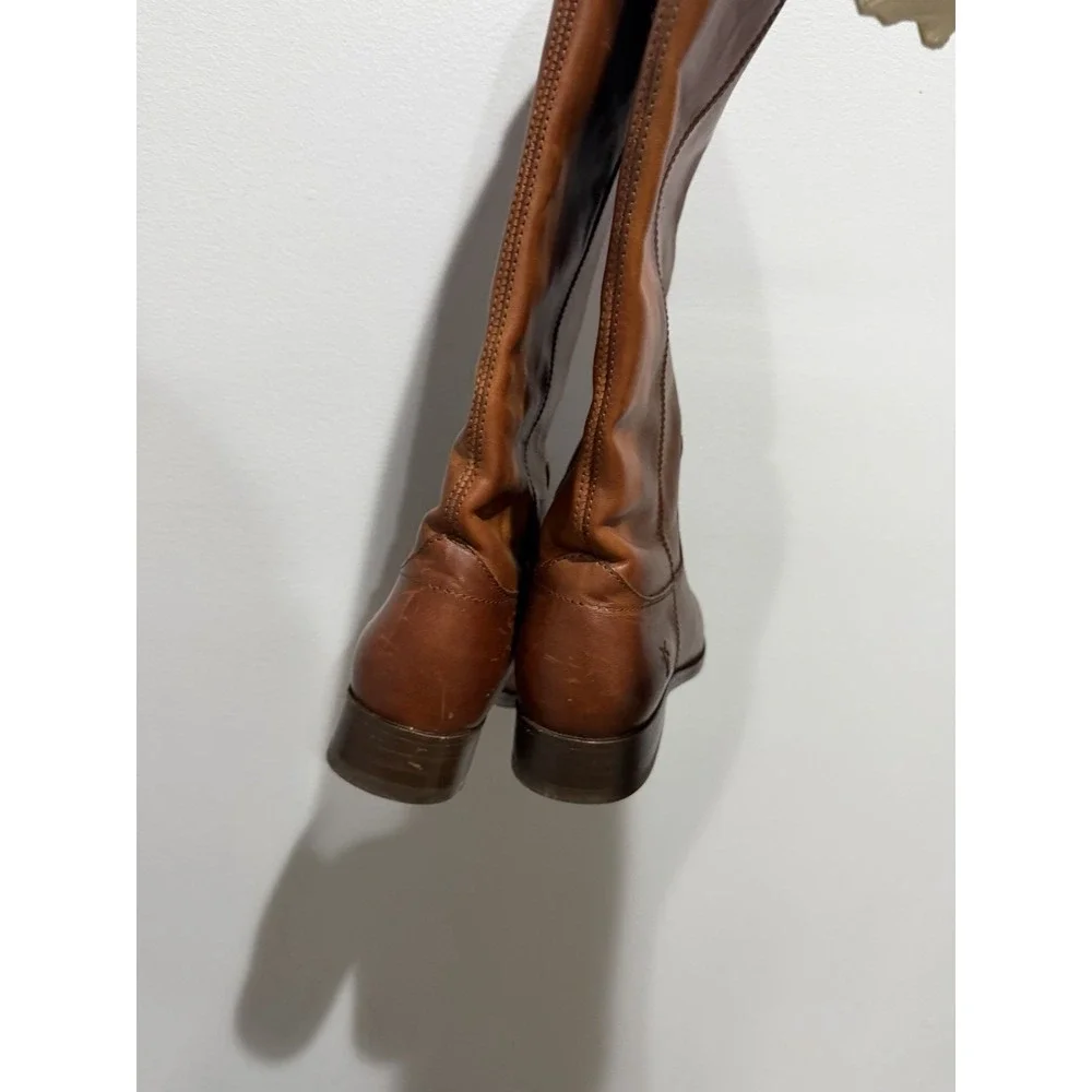 Frye Melissa Cognac Brown Leather Button Logo Tall Riding Boots Women's 6B READ